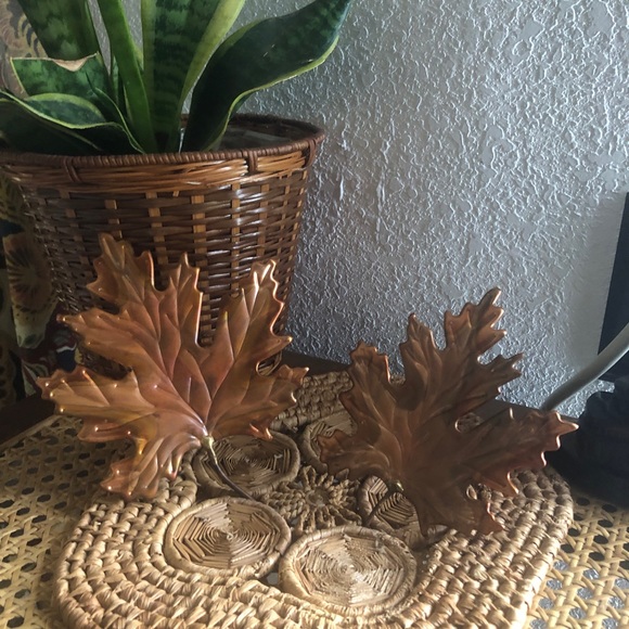 Pair of Detailed Brass Maple Wall Leaves - Picture 9 of 13